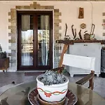 To Relax, 1km From The Beach!