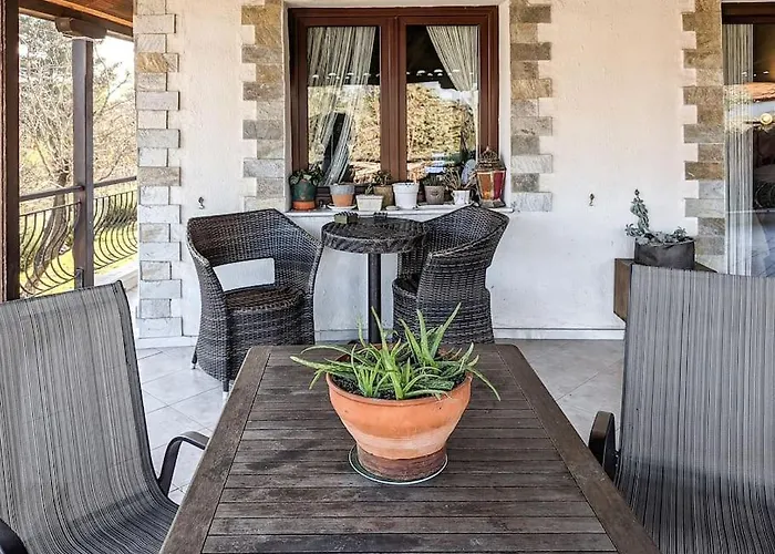 To Relax, 1km From The Beach!
