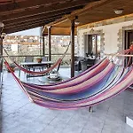 To Relax, 1km From The Beach!