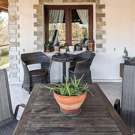 To Relax, 1km From The Beach!